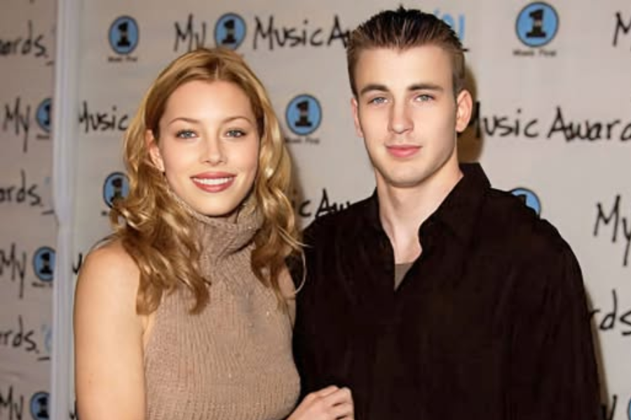 Jessica Biel and Chris Evans